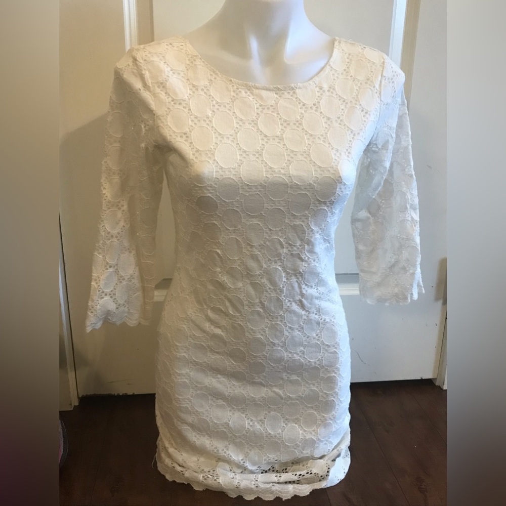 Calypso White Lace Overlay Crewneck 3/4 Sleeve built in Slip Size Medium